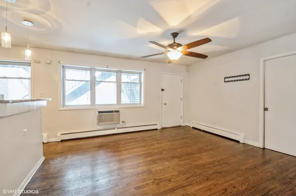 $2,200 | 4258 North Greenview Avenue, Unit 1E, Chicago, IL 60613