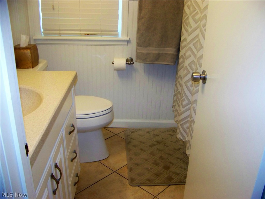 416 Ewing Road Youngstown, OH 44512 - Photo 23 of 34 REMODELED FULL BATHROOM