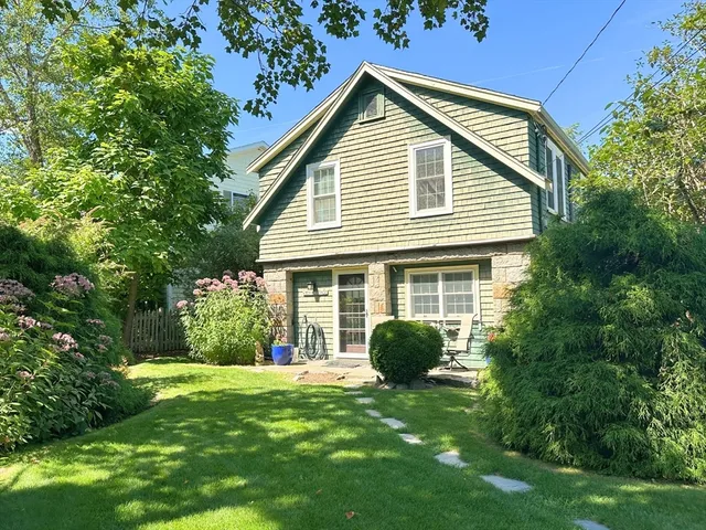 $2,675 | 1-1 Pigeon Hill Court, Unit 1, Rockport, MA 01966