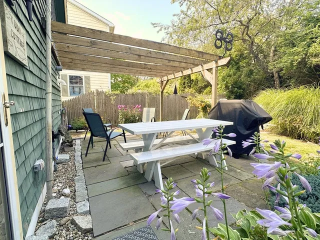 $2,675 | 1-1 Pigeon Hill Court, Unit 1, Rockport, MA 01966