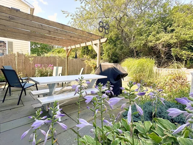 $2,675 | 1-1 Pigeon Hill Court, Unit 1, Rockport, MA 01966