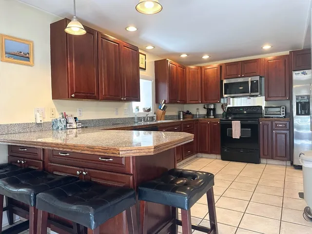 $2,675 | 1-1 Pigeon Hill Court, Unit 1, Rockport, MA 01966