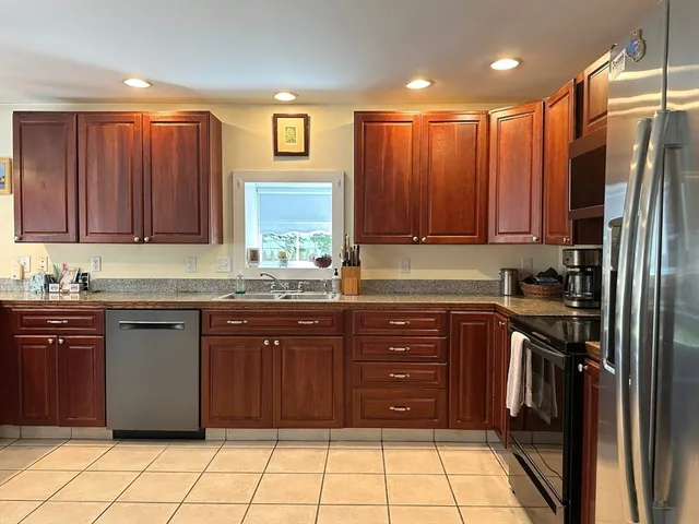 $2,675 | 1-1 Pigeon Hill Court, Unit 1, Rockport, MA 01966