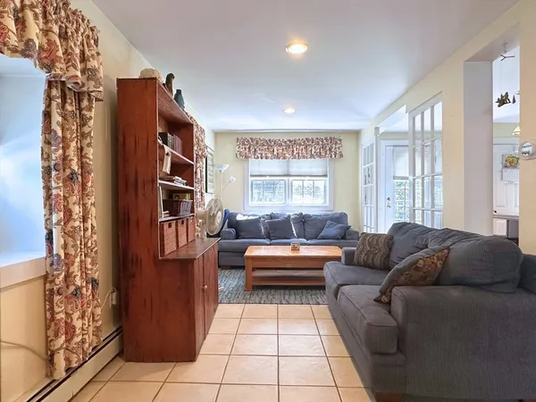 $2,675 | 1-1 Pigeon Hill Court, Unit 1, Rockport, MA 01966