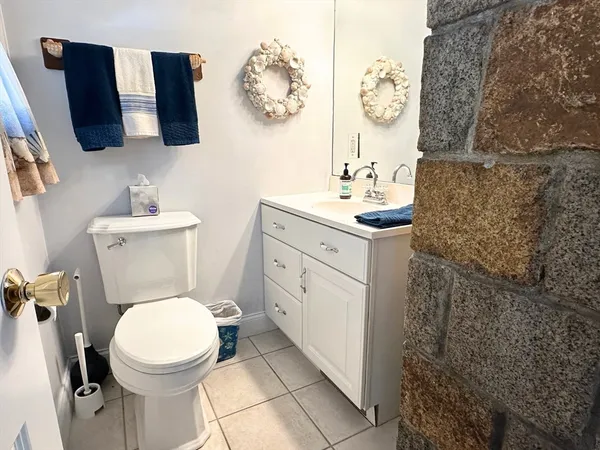 $2,675 | 1-1 Pigeon Hill Court, Unit 1, Rockport, MA 01966