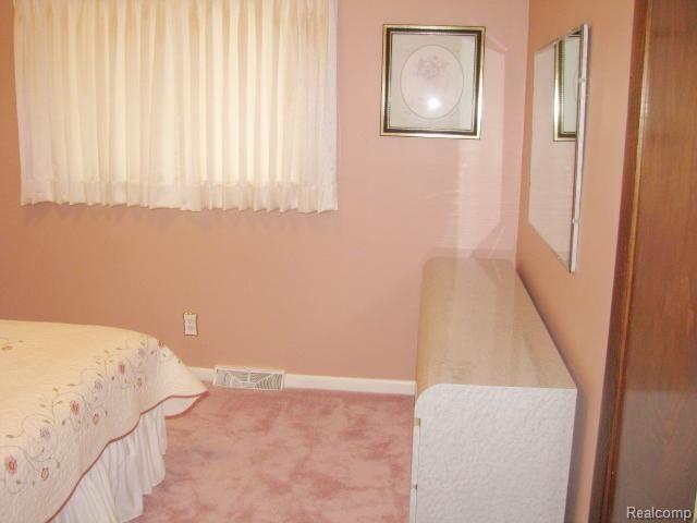 70 Townsend Road Leonard, MI 48367 - Photo 20 of 41 #20 2nd Bedroom.jpg