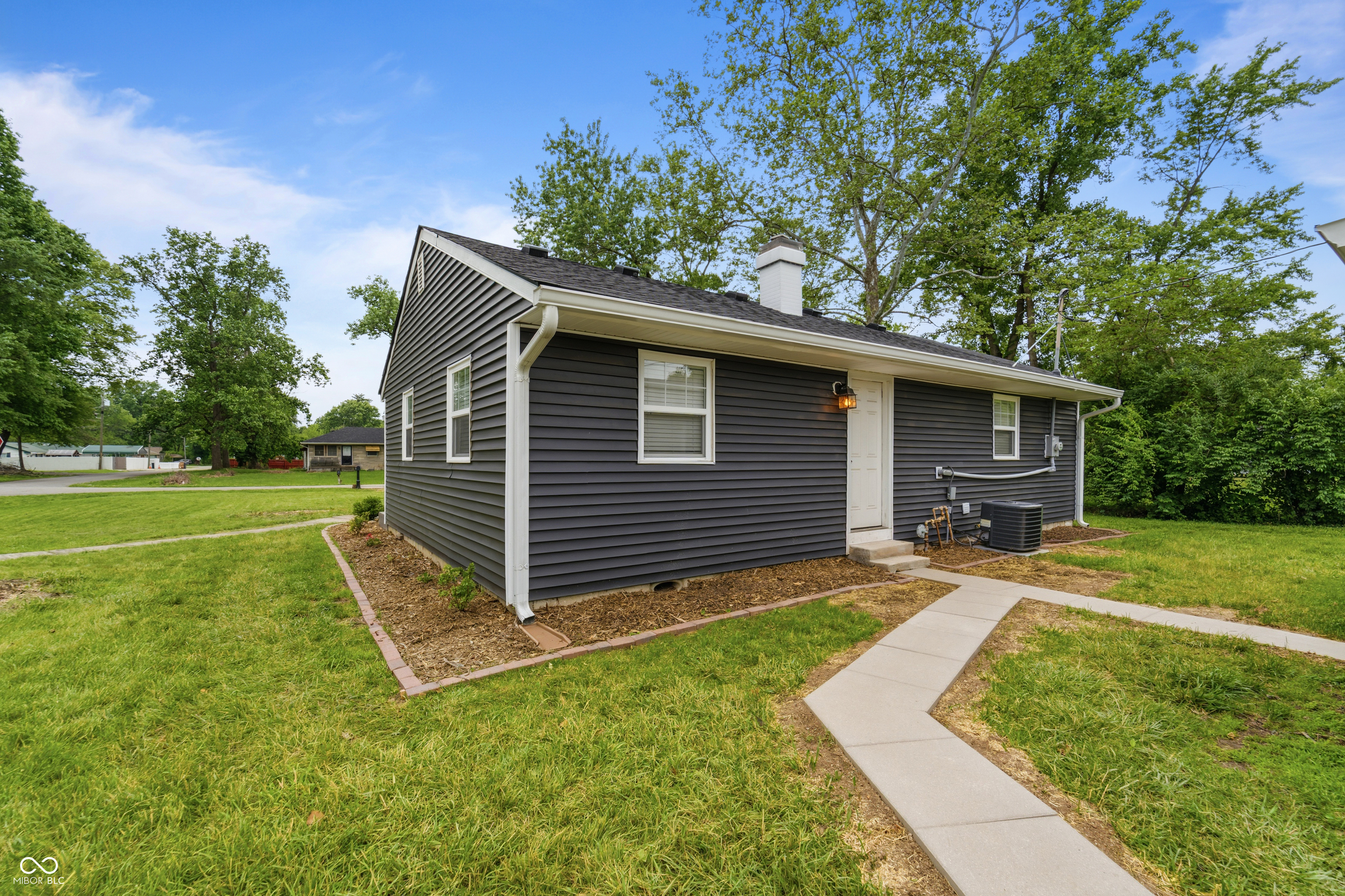 2008 Riviera Street Indianapolis, IN 46260 - Photo 26 of 27 Gallery Image 26