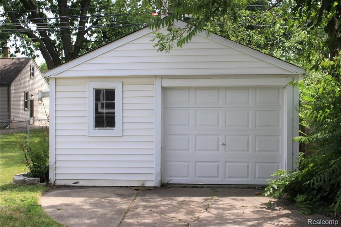 8090 Standard Street Center Line, MI 48015 - Photo 18 of 20 IMG_5500.JPG