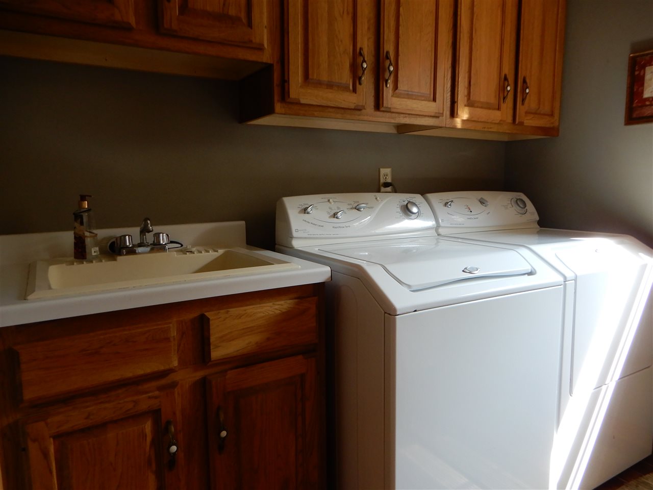 12145 Caledonia Road Belvidere, IL 61008 - Photo 9 of 25 a utility room with dryer and washer