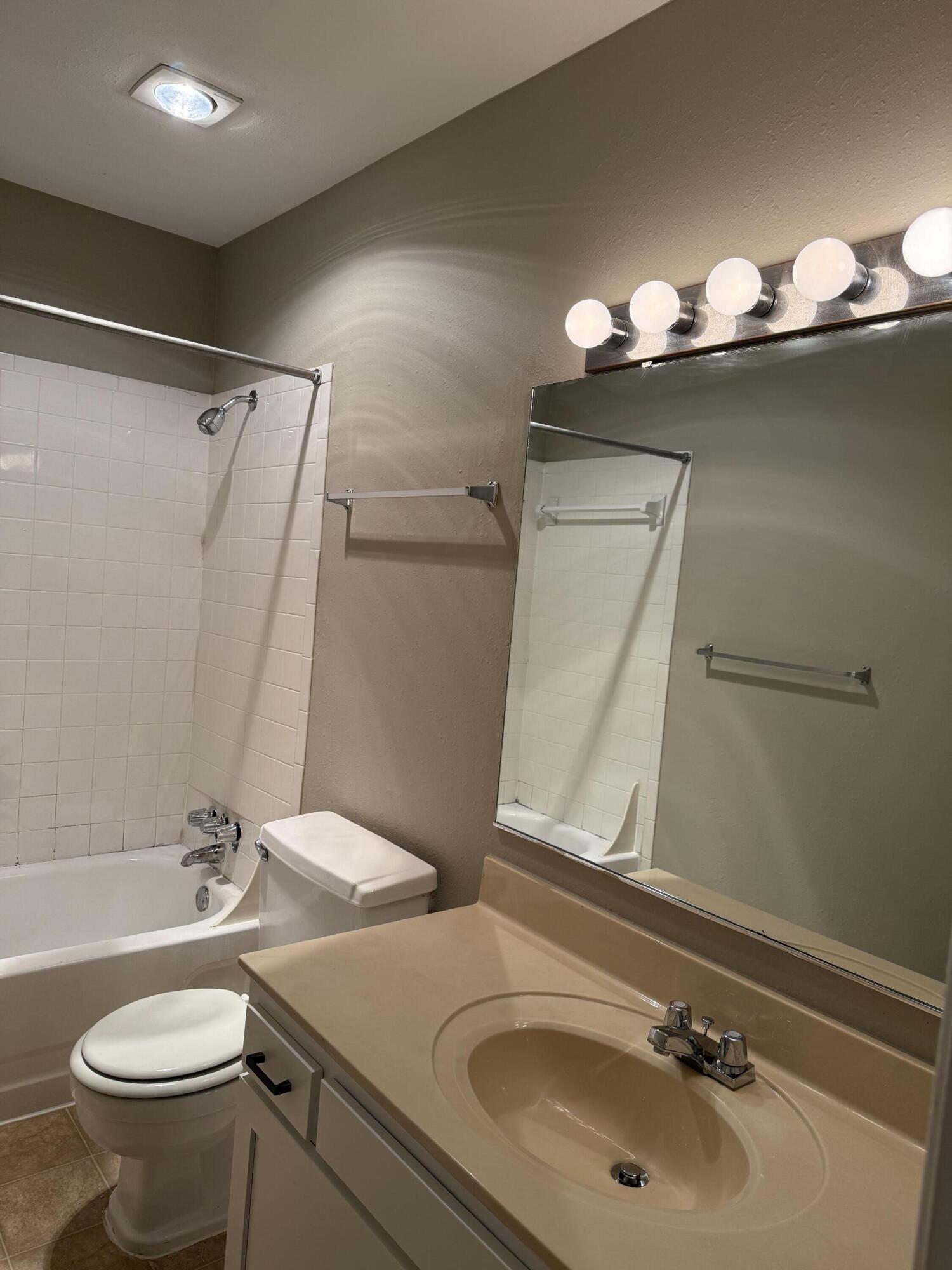900 Mountain Creek Road, Unit C50 Chattanooga, TN 37405 - Photo 13 of 20 IMG_4812