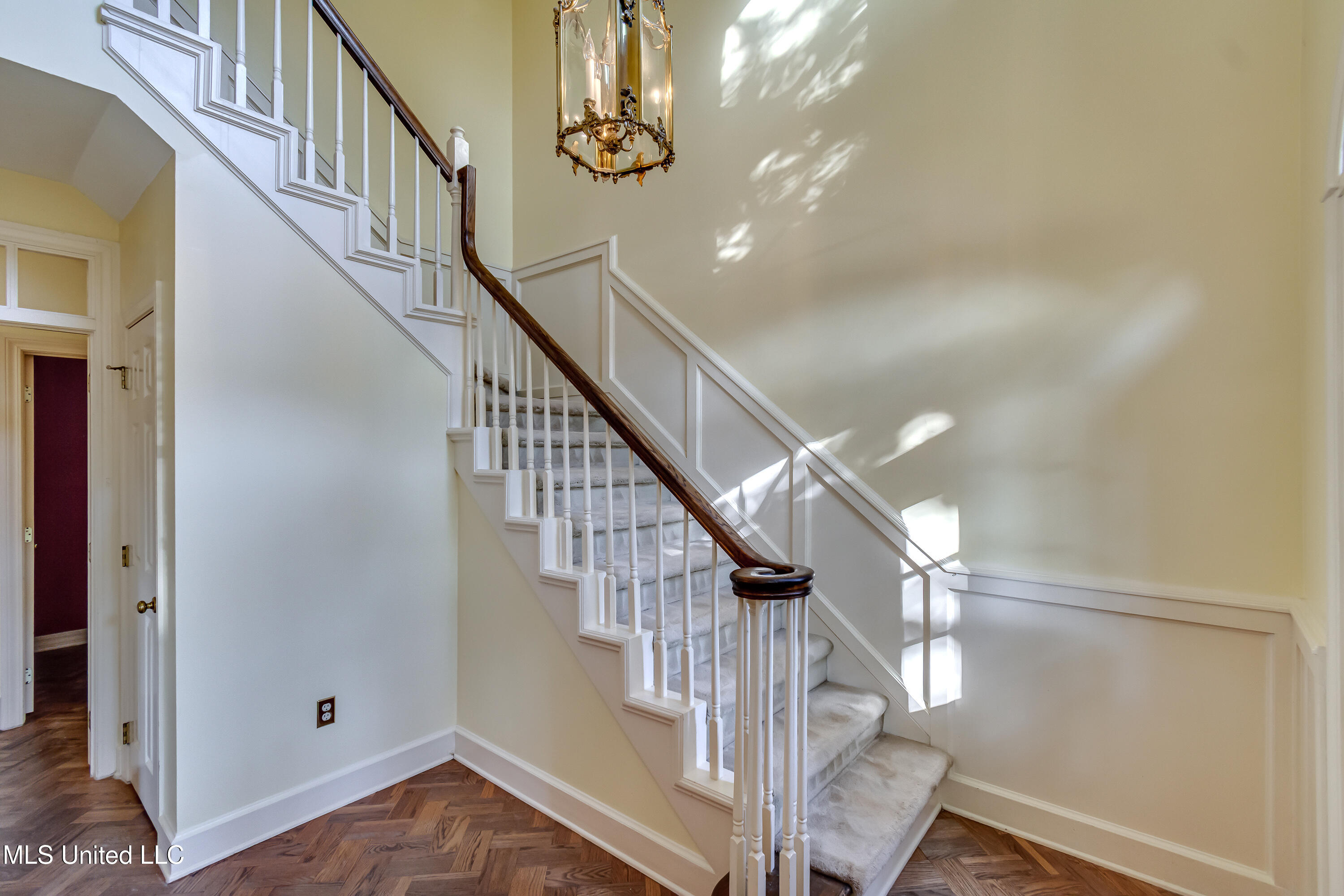 11 South Crownpointe Drive Jackson, MS 39211 - Photo 11 of 68 11 Crownpointe Dr-12