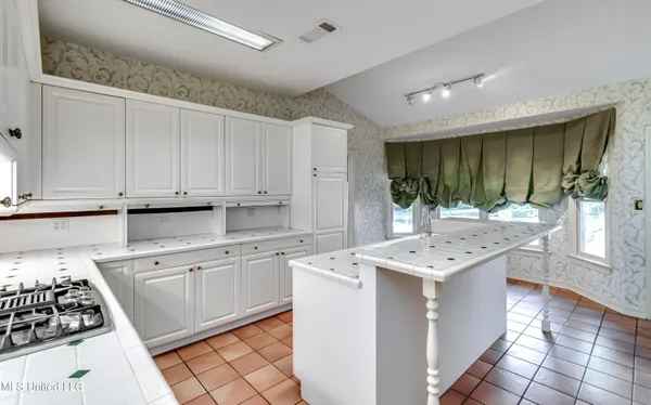 $299,900 | 11 South Crownpointe Drive, Jackson, MS 39211