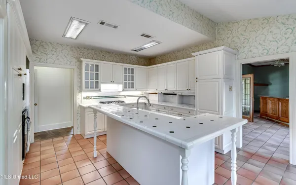 $299,900 | 11 South Crownpointe Drive, Jackson, MS 39211