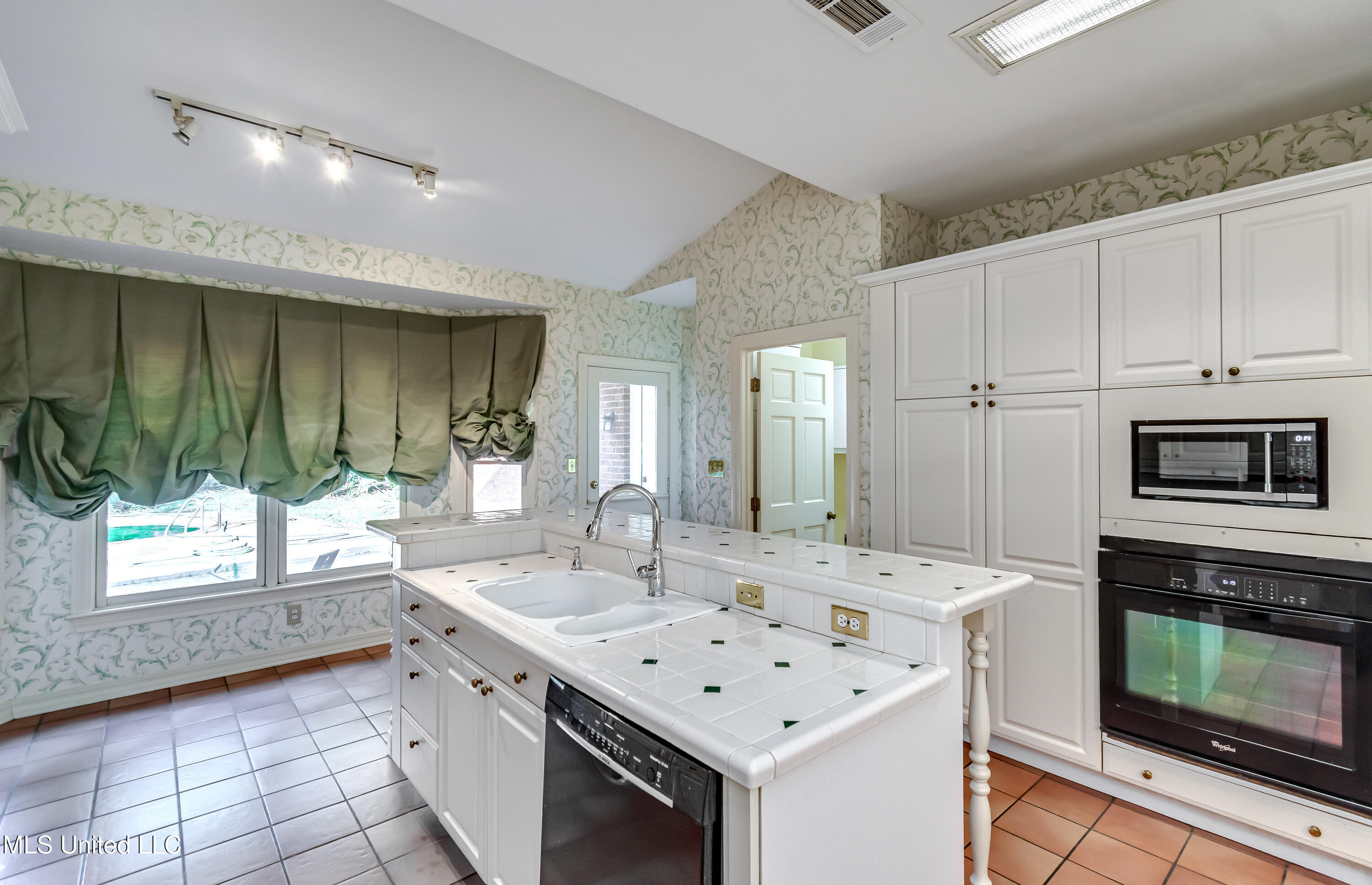 11 South Crownpointe Drive Jackson, MS 39211 - Photo 19 of 68 11 Crownpointe Dr-20