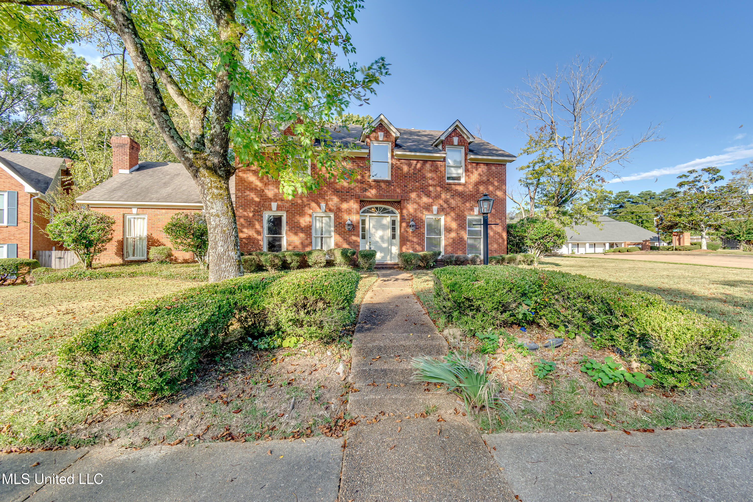 11 South Crownpointe Drive Jackson, MS 39211 - Photo 2 of 68 11 Crownpointe Dr-3