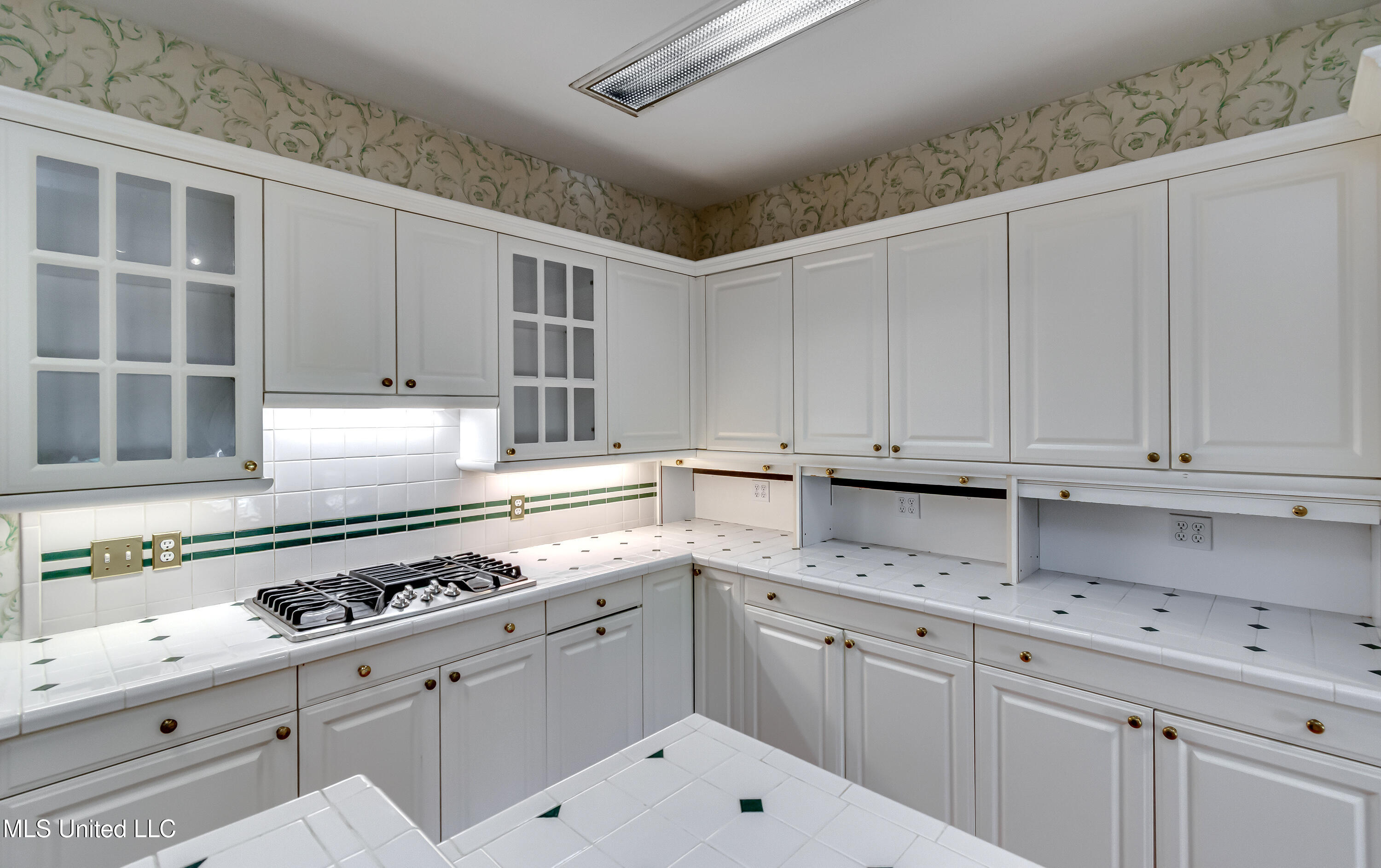 11 South Crownpointe Drive Jackson, MS 39211 - Photo 21 of 68 11 Crownpointe Dr-22