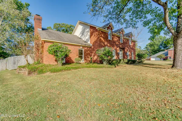 $299,900 | 11 South Crownpointe Drive, Jackson, MS 39211