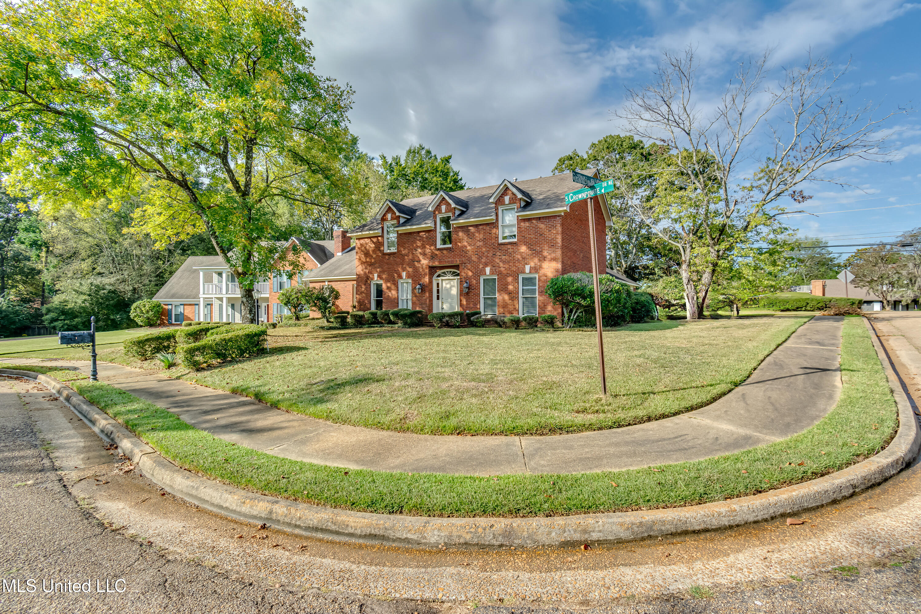 11 South Crownpointe Drive Jackson, MS 39211 - Photo 4 of 68 11 Crownpointe Dr-73