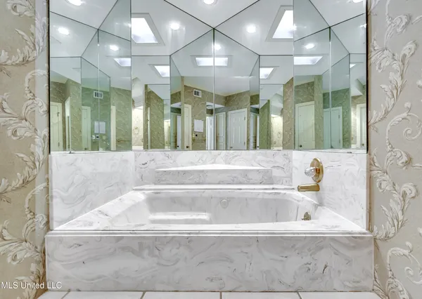 $299,900 | 11 South Crownpointe Drive, Jackson, MS 39211