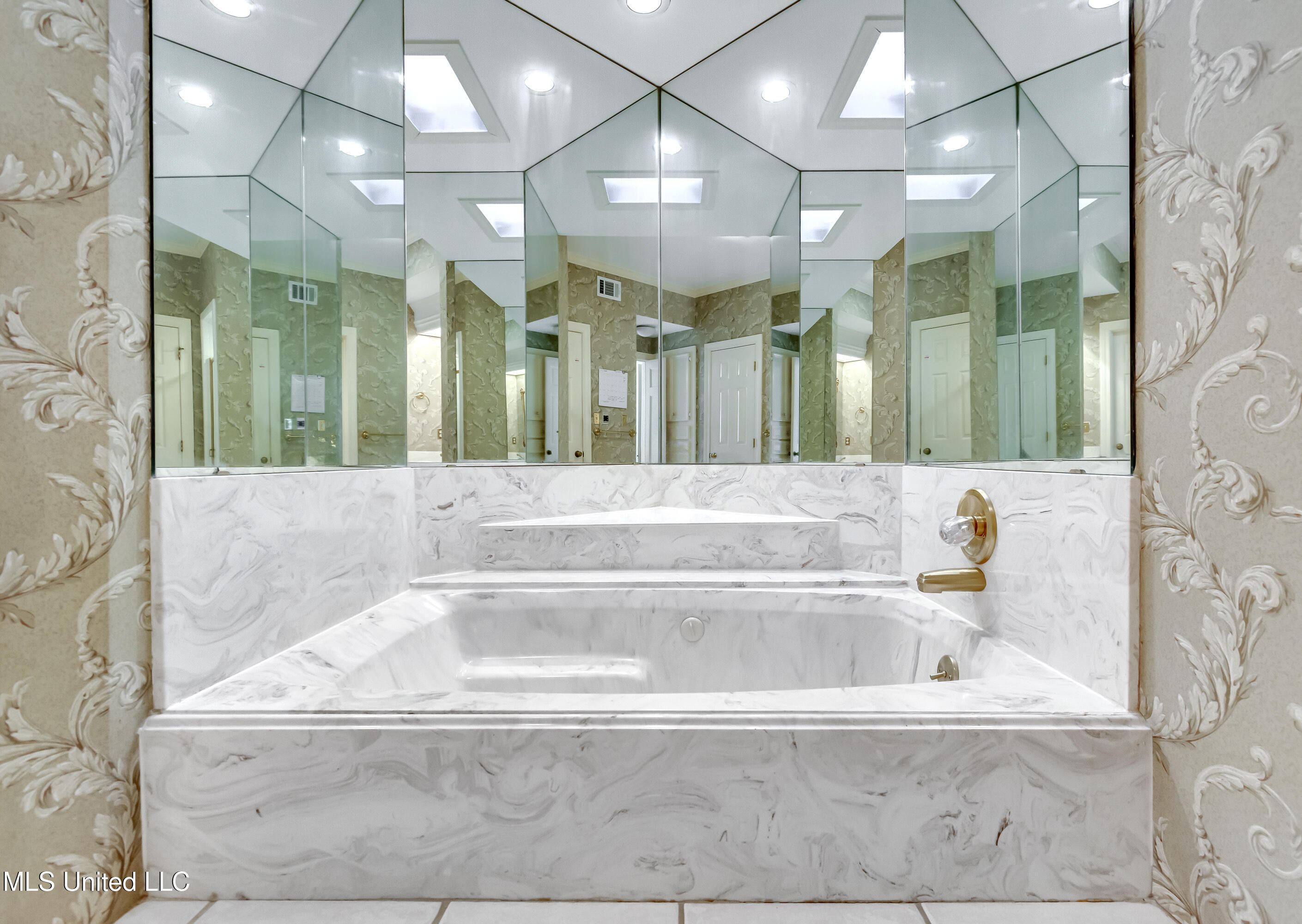 11 South Crownpointe Drive Jackson, MS 39211 - Photo 42 of 68 11 Crownpointe Dr-44