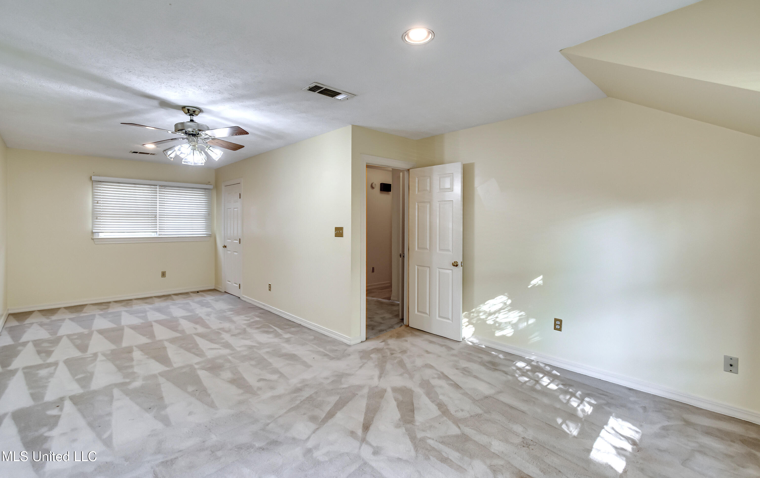 11 South Crownpointe Drive Jackson, MS 39211 - Photo 47 of 68 11 Crownpointe Dr-48