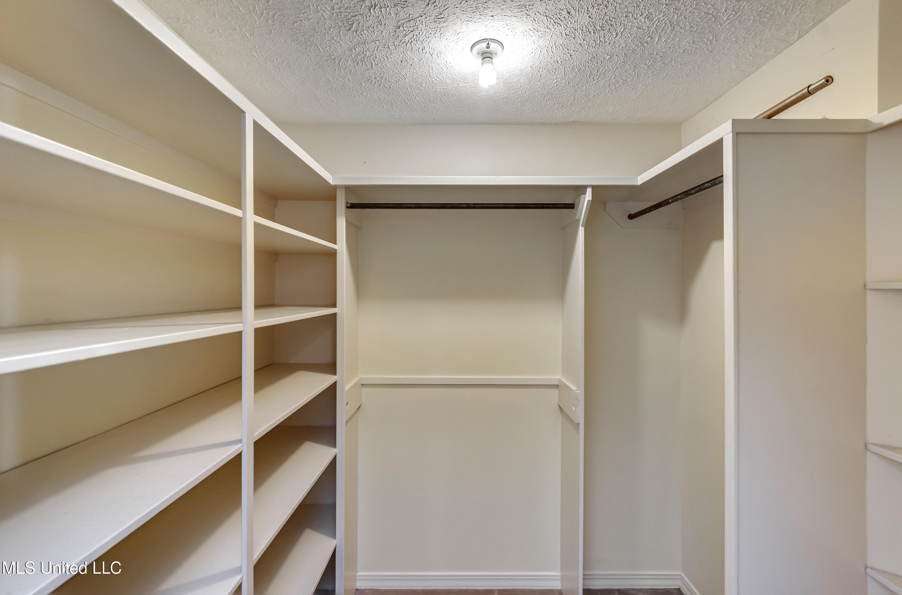 11 South Crownpointe Drive Jackson, MS 39211 - Photo 49 of 68 11 Crownpointe Dr-50