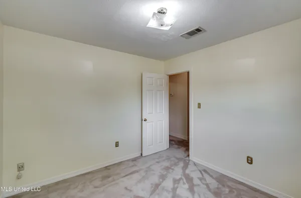 $299,900 | 11 South Crownpointe Drive, Jackson, MS 39211