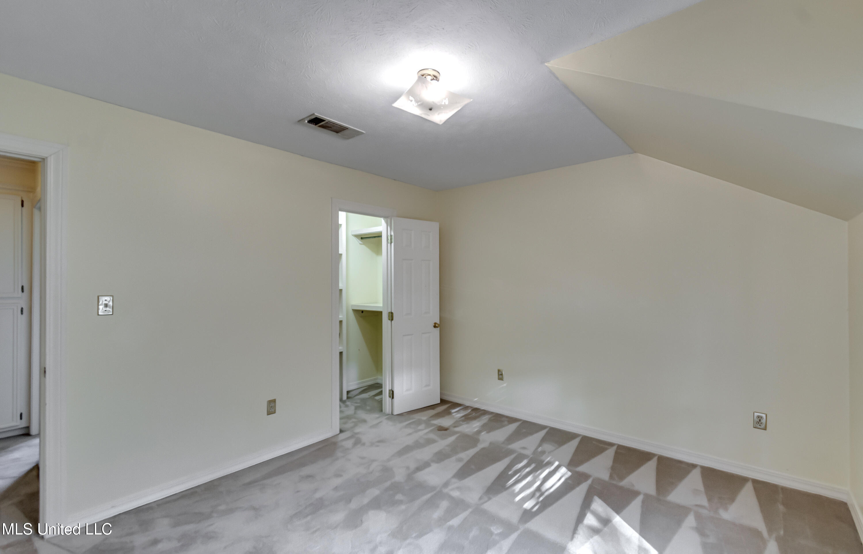 11 South Crownpointe Drive Jackson, MS 39211 - Photo 57 of 68 11 Crownpointe Dr-58