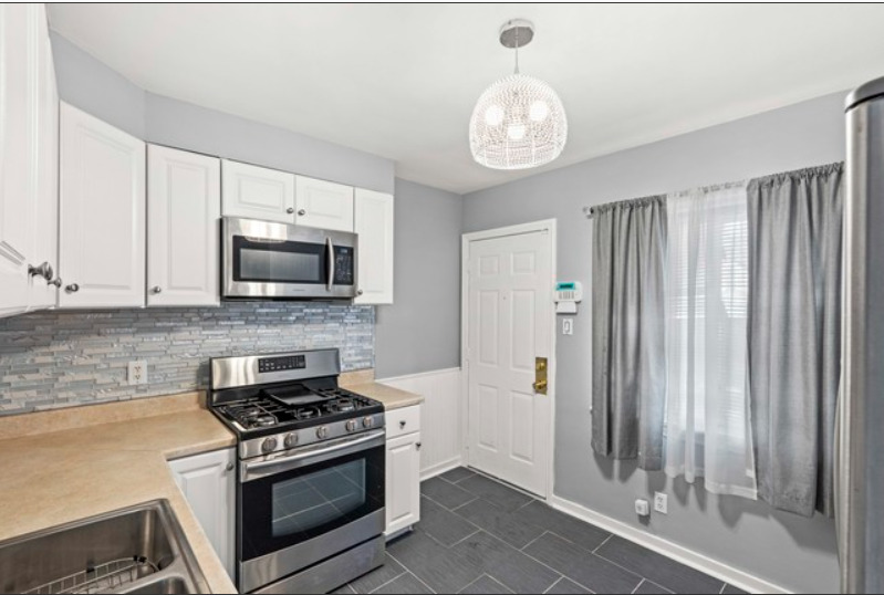 32 166th Place Calumet City, IL 60409 - Photo 5 of 18