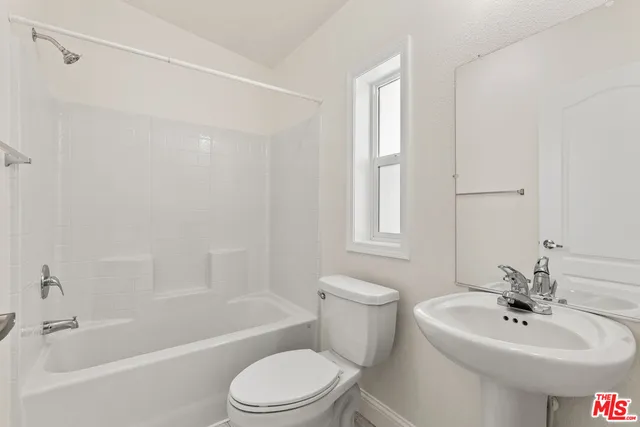 $189,950 | 8250 Lankershim Boulevard, Unit 185, North Hollywood, CA 91605