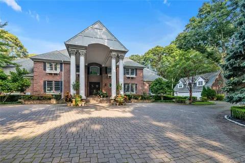 $3,695,000 | 11 Danton Lane North, Locust Valley, NY 11560