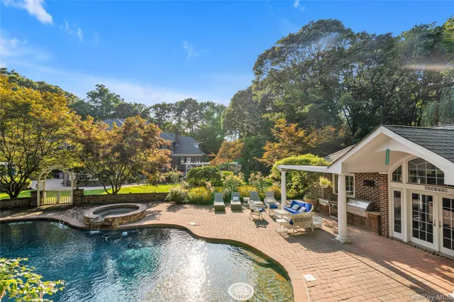 $3,850,000 | 11 Danton Lane North, Locust Valley, NY 11560