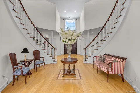 $3,695,000 | 11 Danton Lane North, Locust Valley, NY 11560