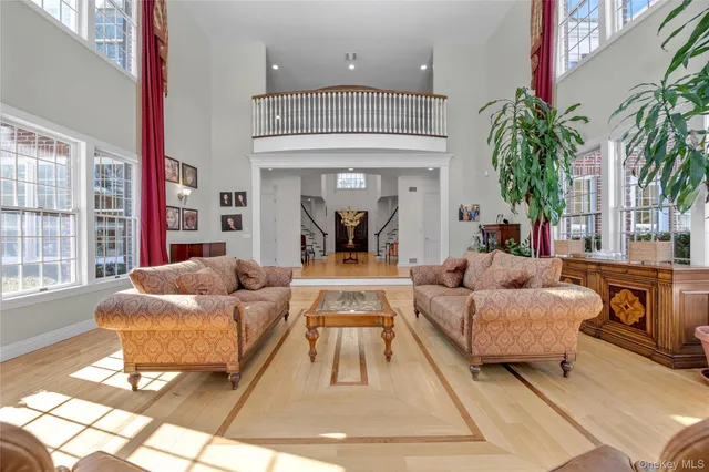 $3,850,000 | 11 Danton Lane North, Locust Valley, NY 11560