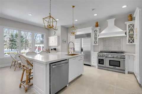 $3,695,000 | 11 Danton Lane North, Locust Valley, NY 11560