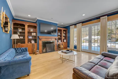 $3,695,000 | 11 Danton Lane North, Locust Valley, NY 11560