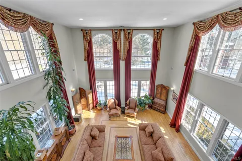 $3,695,000 | 11 Danton Lane North, Locust Valley, NY 11560