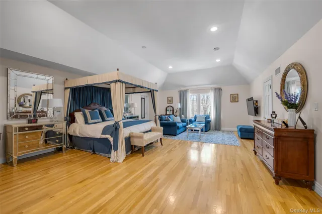 $3,850,000 | 11 Danton Lane North, Locust Valley, NY 11560