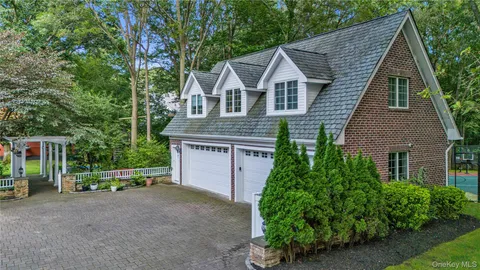 $3,695,000 | 11 Danton Lane North, Locust Valley, NY 11560