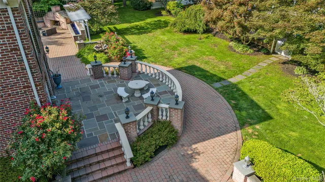 $3,850,000 | 11 Danton Lane North, Locust Valley, NY 11560