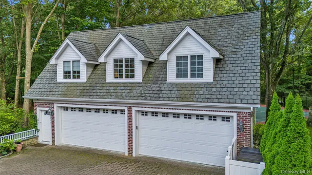 $3,850,000 | 11 Danton Lane North, Locust Valley, NY 11560