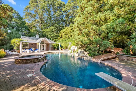 $3,695,000 | 11 Danton Lane North, Locust Valley, NY 11560