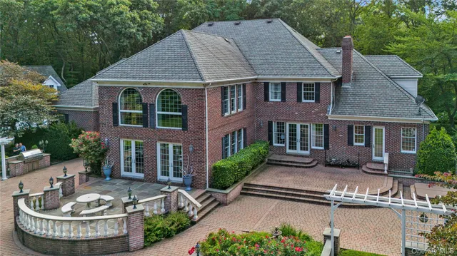 $3,850,000 | 11 Danton Lane North, Locust Valley, NY 11560