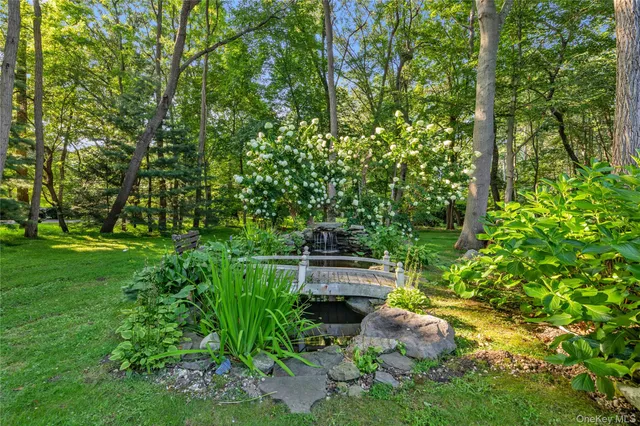 $3,850,000 | 11 Danton Lane North, Locust Valley, NY 11560