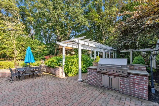 $3,850,000 | 11 Danton Lane North, Locust Valley, NY 11560