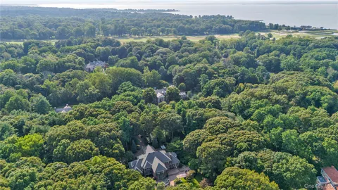 $3,695,000 | 11 Danton Lane North, Locust Valley, NY 11560