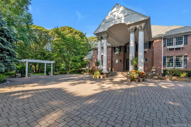 $3,850,000 | 11 Danton Lane North, Locust Valley, NY 11560
