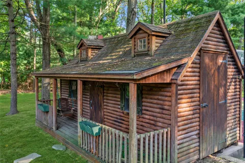 $3,695,000 | 11 Danton Lane North, Locust Valley, NY 11560