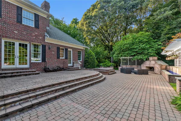 a view of a house with backyard and sitting area