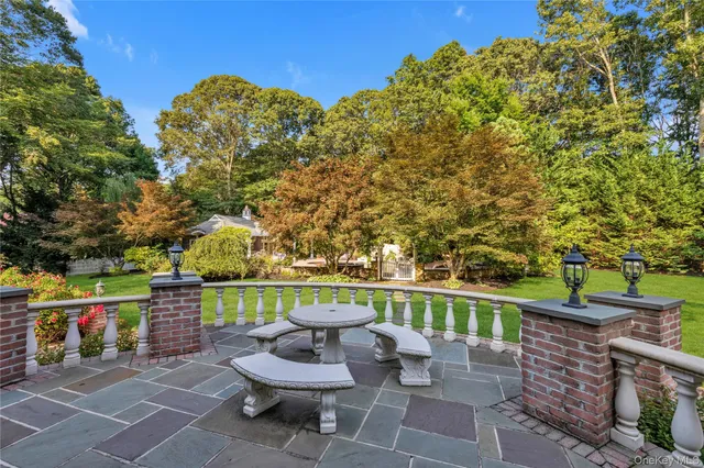 $3,850,000 | 11 Danton Lane North, Locust Valley, NY 11560